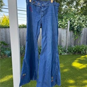 Vintage Embroidered 70’s Bell Bottom Jeans - Hip Huggers - Size S